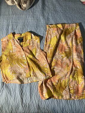 Tahari 100% linen botanical print skirt set size L NWOT